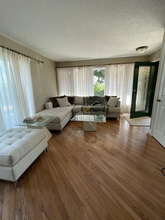 Building Photo - 22645 Starview Dr