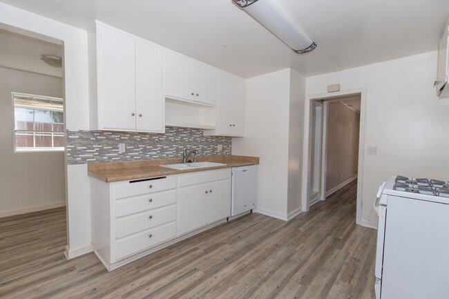 Building Photo - East side of Costa Mesa spacious home