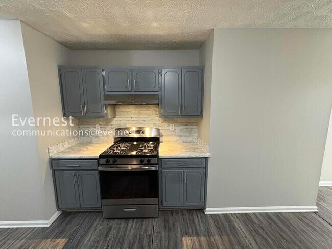 Foto del edificio - 130 Summerfield Dr