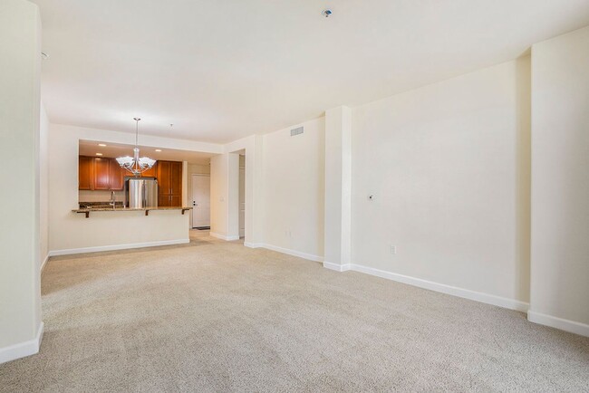 Building Photo - 423 7th Street #402 - 2 bedroom | 2 bath |...