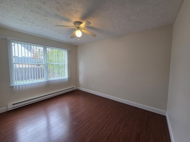 Building Photo - 20 Booker St