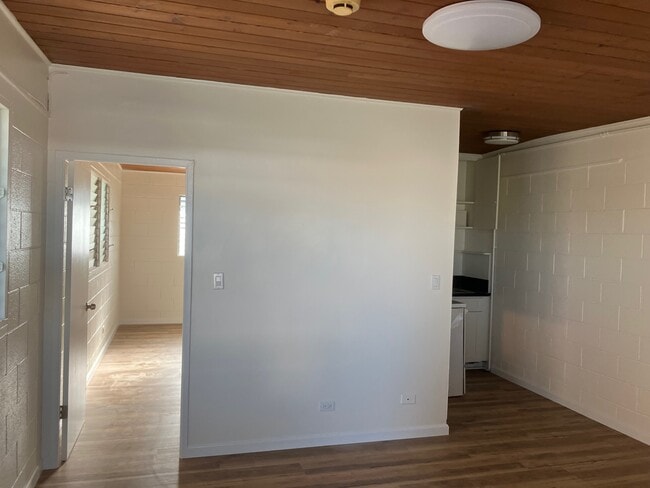 Building Photo - 1570 Pohaku St