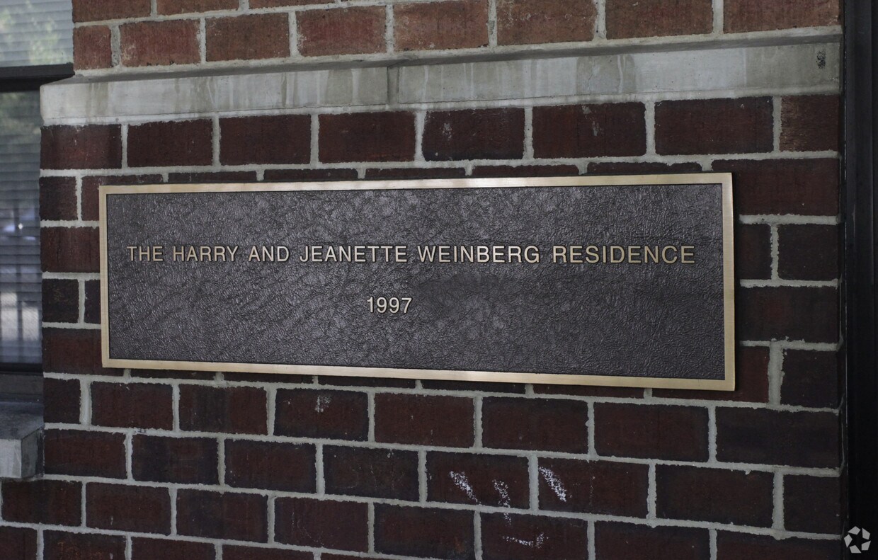 Building Photo - The Harriet and Jeanette Weinberg Residence