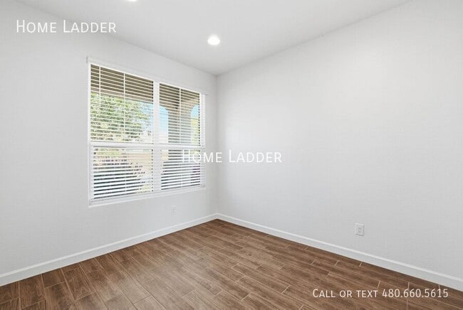 Building Photo - 2713 N Camden Dr