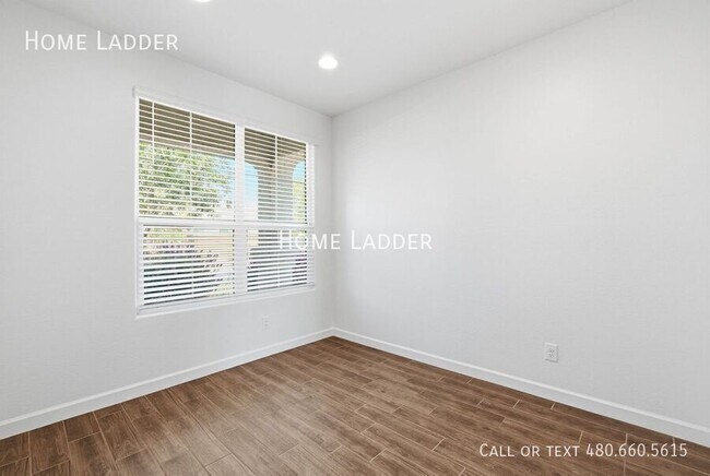 Foto del edificio - 2713 N Camden Dr