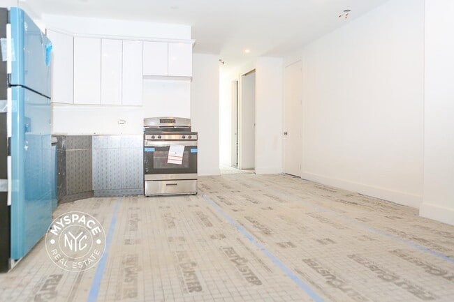 Building Photo - 204 Malta St