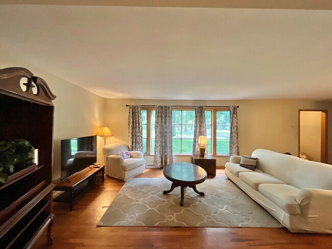 Foto del edificio - 15548 Brewster Rd