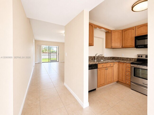 Foto del edificio - 6585 Somerset Dr