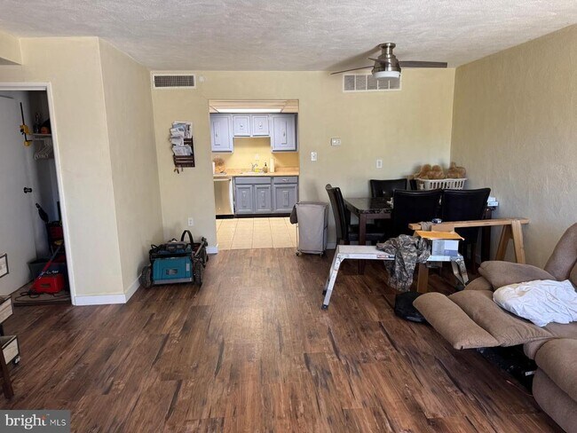 Foto del edificio - 1212 Forest Ln