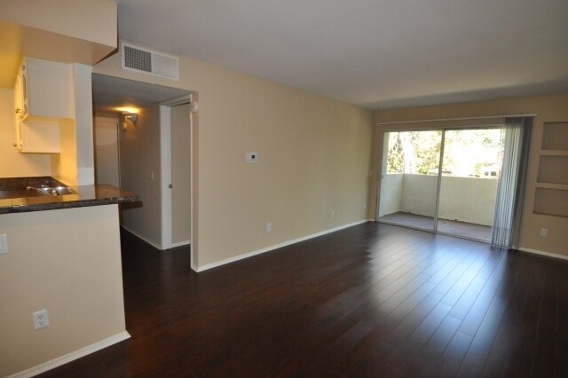 Foto del edificio - 15007 Burbank Blvd