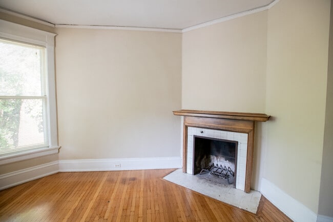Building Photo - 2216 E Ivanhoe Pl