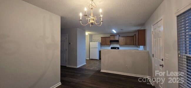 Foto del edificio - 1732 Carmenet Ln