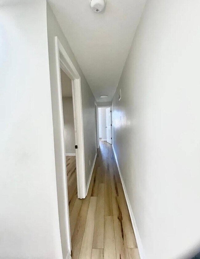 Foto del edificio - 203 N Patterson Park Ave