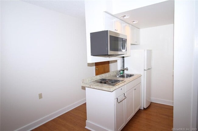 Building Photo - 60 Strawberry Hill Ave