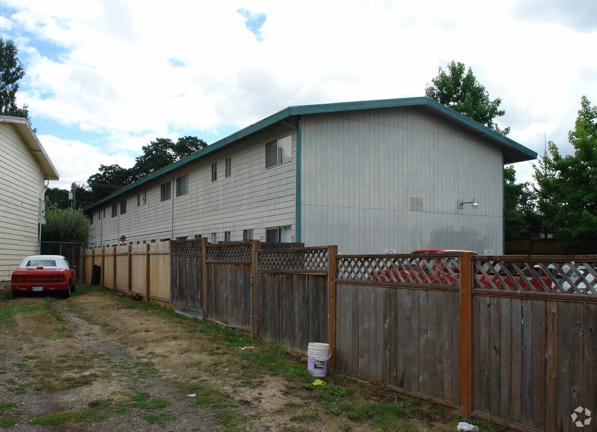 Building Photo - 3913-3923 Lancaster Dr NE