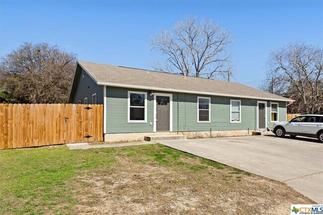 Building Photo - 1202 Hillyer St