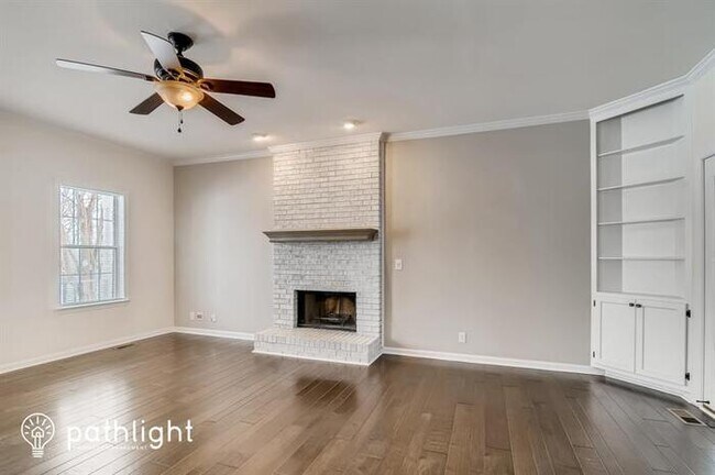 Building Photo - 2984 Iroquois Dr