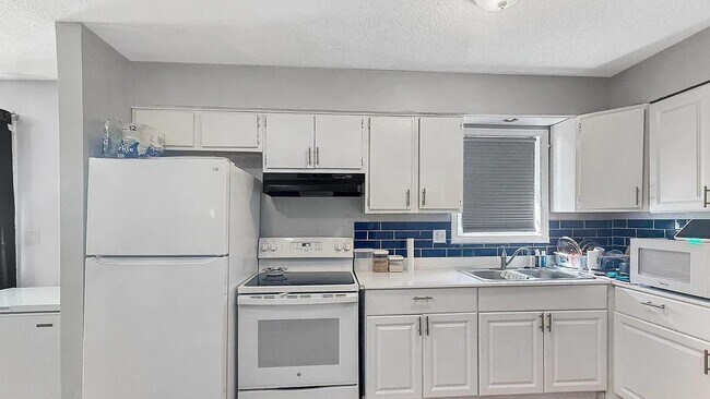 Building Photo - 931 W Raines Rd