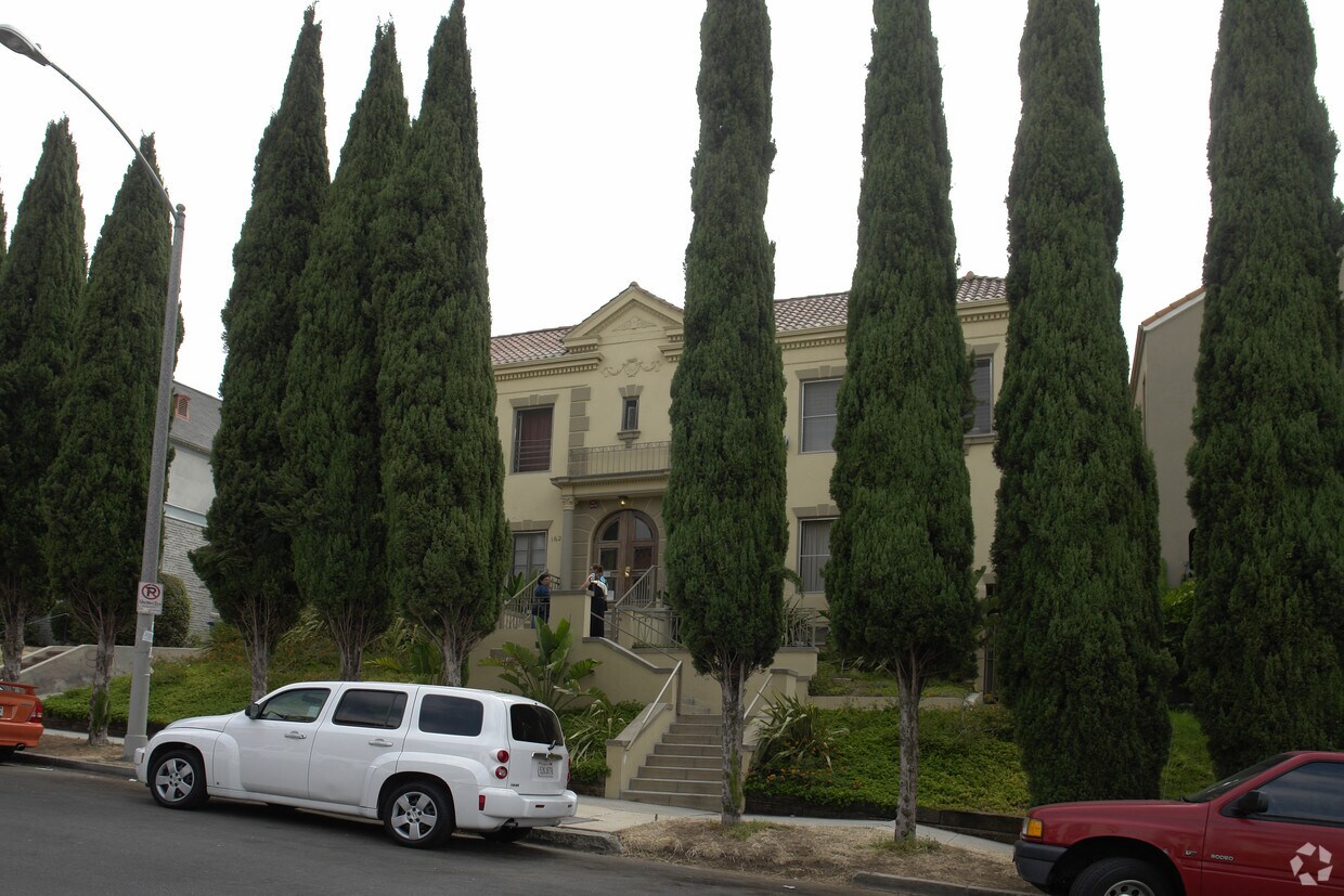 Building Photo - 162 N Kenmore Ave