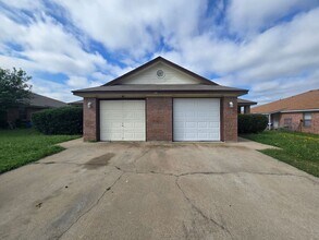Building Photo - 2802 Lucille Dr