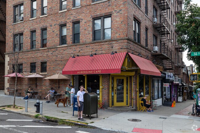 Lots of outdoor cafes are enjoyed in Woodside.