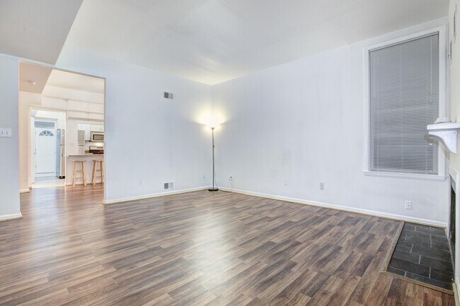 Foto del edificio - 632 F St NE