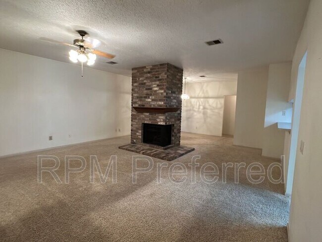 Building Photo - 507 Moggy Ct