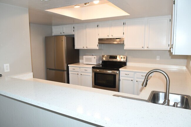 Foto del edificio - 1111 W Summit Pl