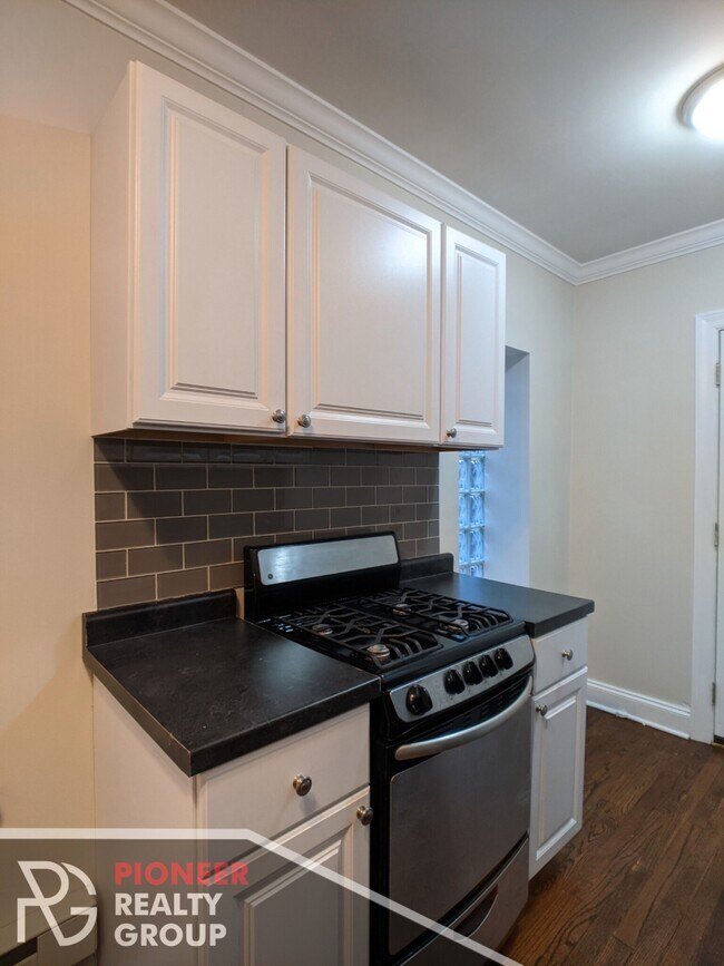 Foto del edificio - 839 W Cornelia Ave