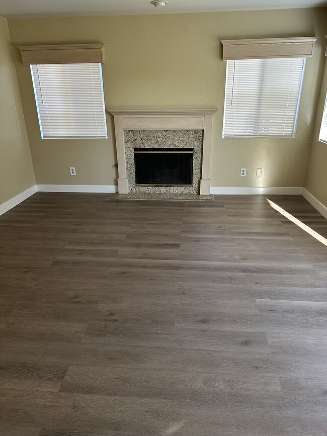 Building Photo - 40068 Milkwood Ln