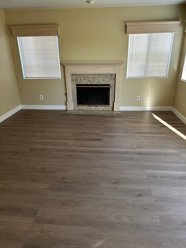 Foto del edificio - 40068 Milkwood Ln