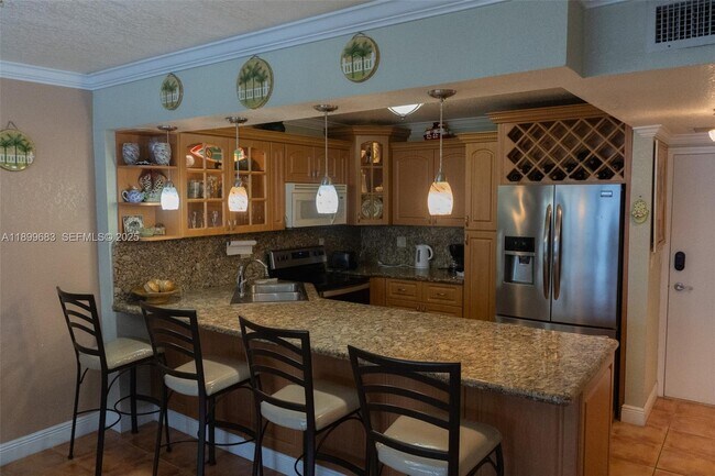 Building Photo - 3725 S Ocean Dr