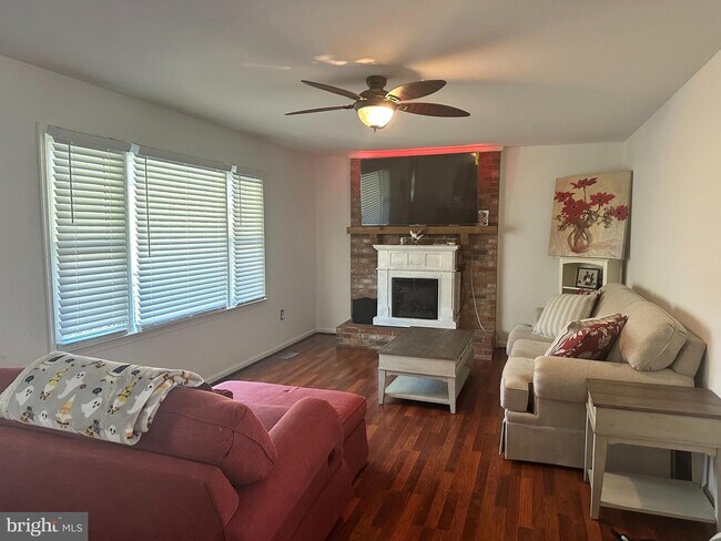 Foto del edificio - 2915 Dares Beach Rd