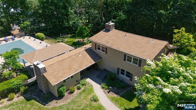 Foto del edificio - 8 Crosby Ln