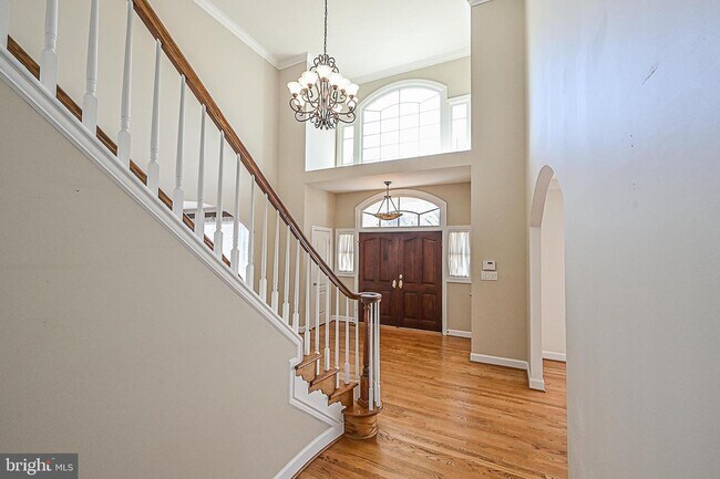 Building Photo - 12014 Creekbend Dr