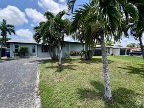 Building Photo - 8640 Wilshire Dr