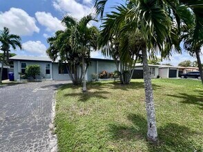 Building Photo - 8640 Wilshire Dr