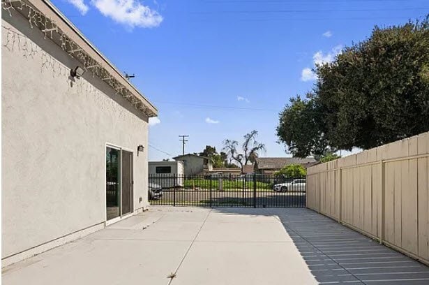 Building Photo - 553 S Caswell St