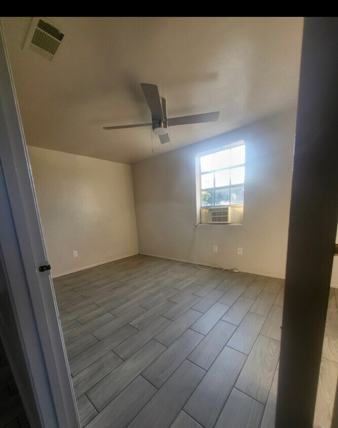 Building Photo - 396 Sycamore Loop