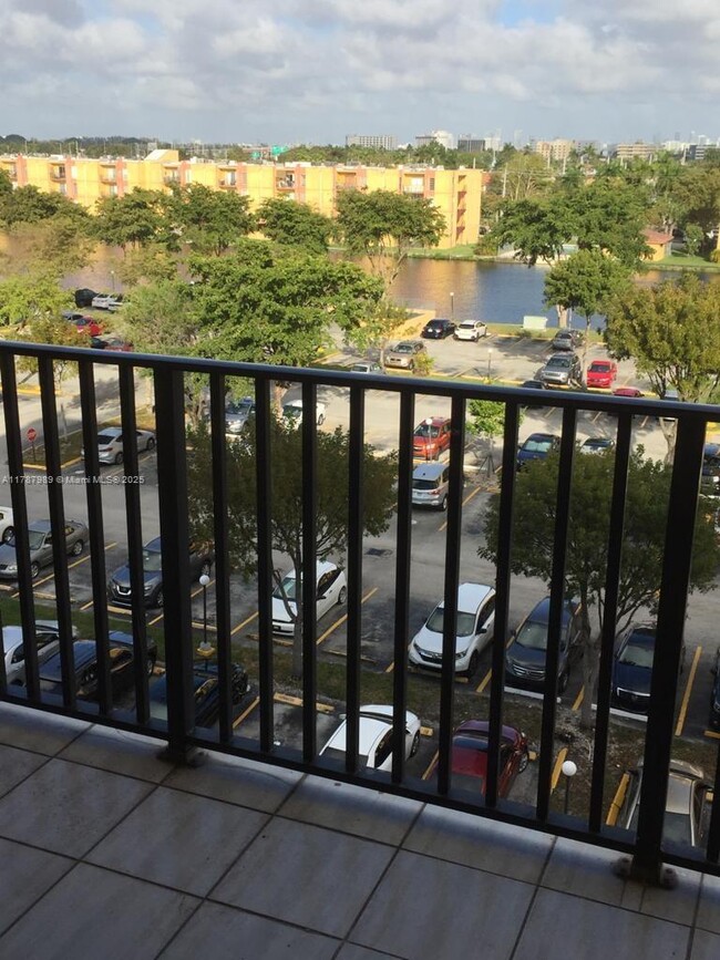 Foto del edificio - 4801 NW 7th St