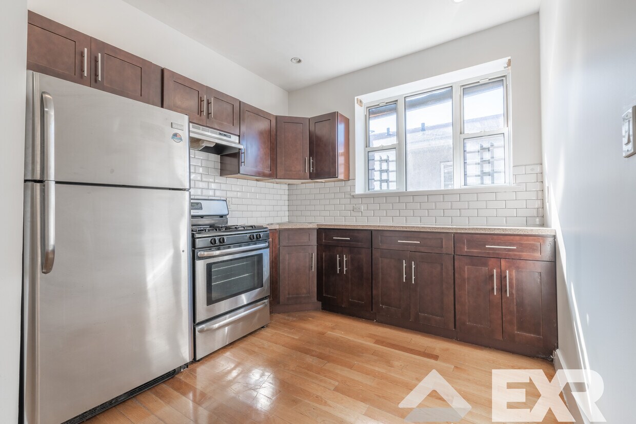 Foto principal - 355 E 48th St