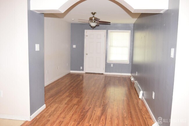 Building Photo - 1180 Roosevelt Ave
