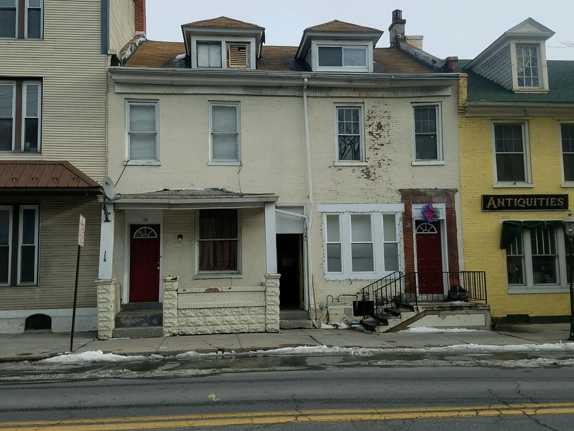 Building Photo - 114 Valley St
