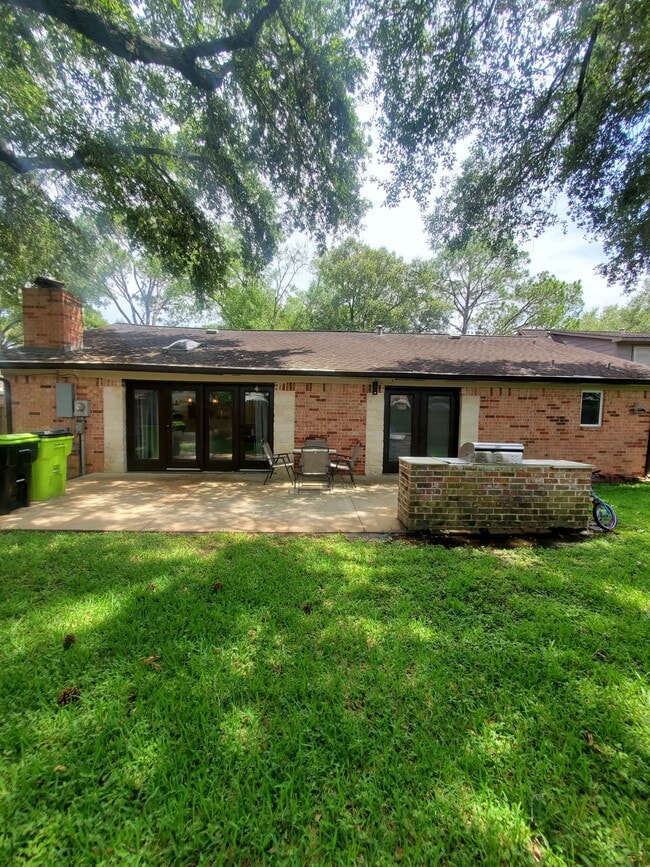 Building Photo - 1910 Eastfield Dr