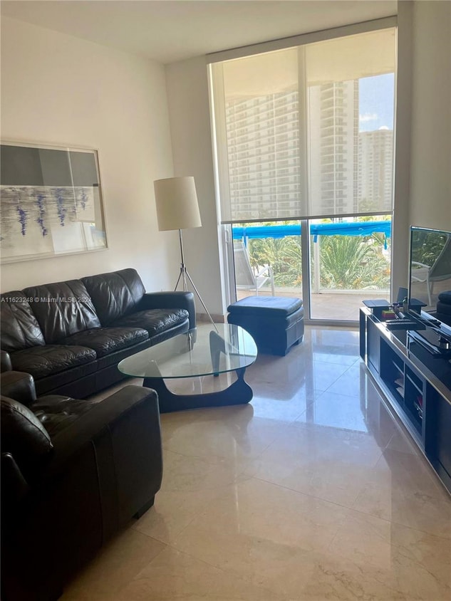 Primary Photo - 15811 Collins Ave
