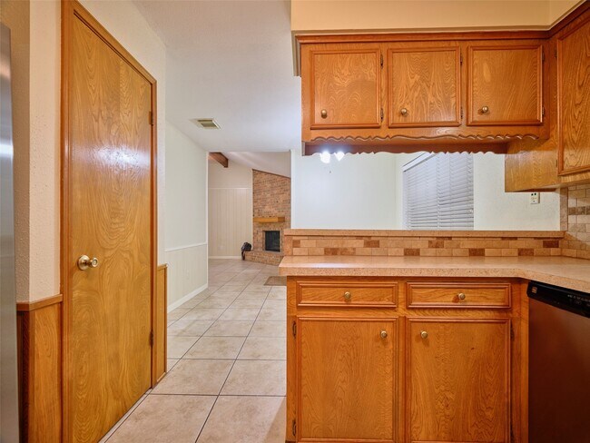 Building Photo - 4804 Fairhaven St