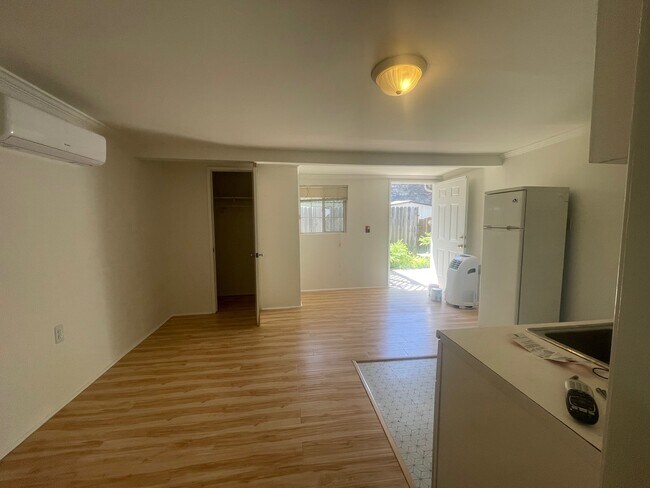 Foto del edificio - 2219 Wellesley Ave