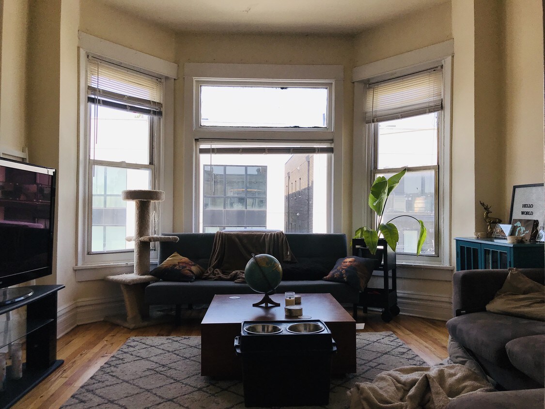 Primary Photo - 2855 W Belmont Ave