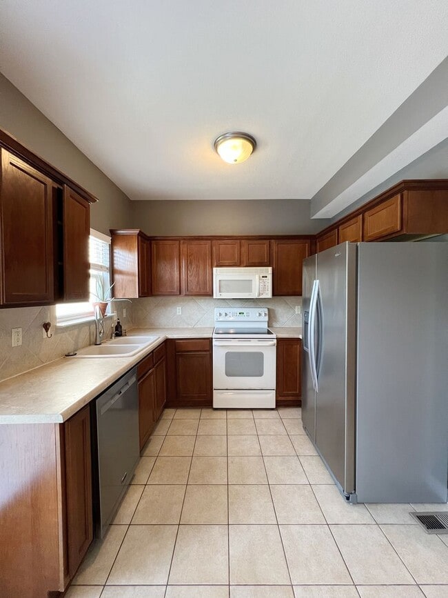 Building Photo - SEE IT NOW: Beautiful 3-Bedroom Home in Pr...