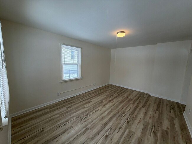 Foto del edificio - Two bedroom home in Ferguson